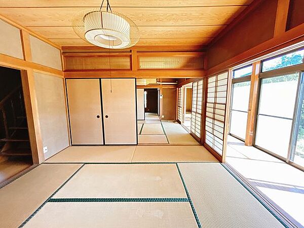 【期間限定現況販売】続き間の和室です。南向きで日当たり良好なお部屋です。