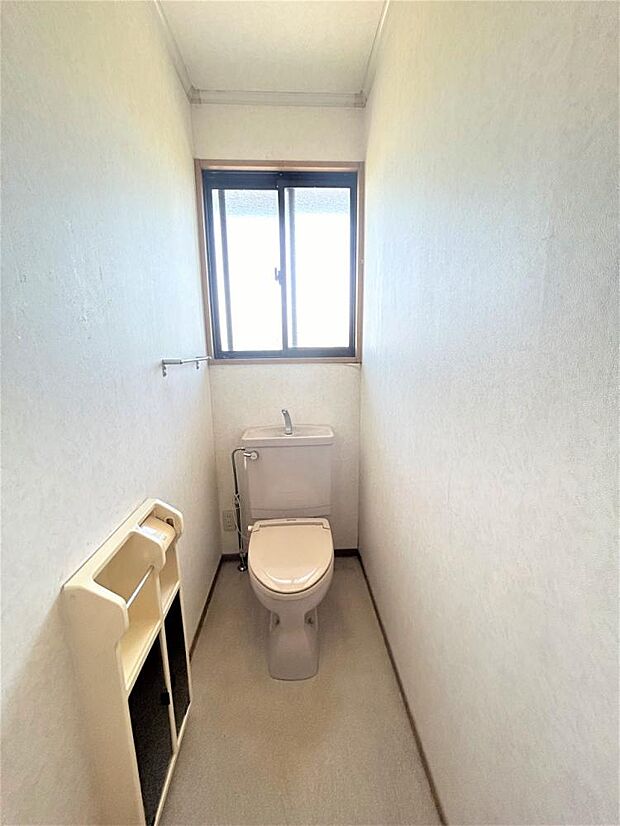 【6月9日まで現況販売】1階トイレ写真。