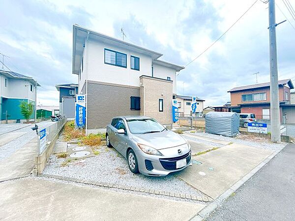 【現況販売】外観別アングルの写真です。10～15年に一度は外壁屋根のメンテナンスをお勧めしております。