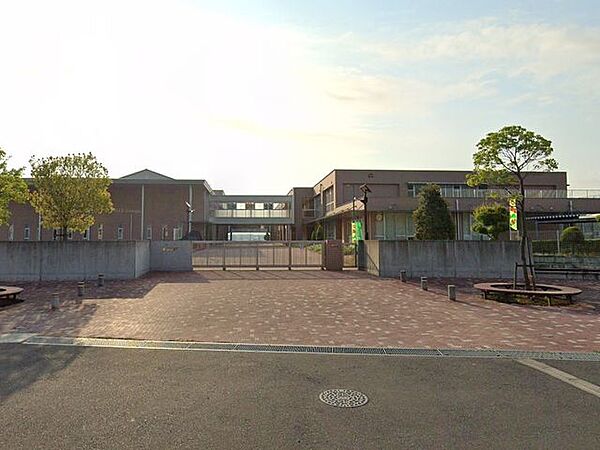 下妻市立東部中学校より徒歩22分。 1690m