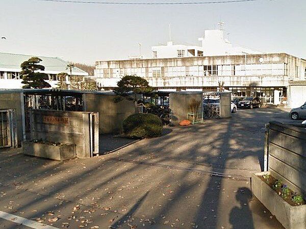下妻市立下妻中学校まで徒歩27分。 2120m