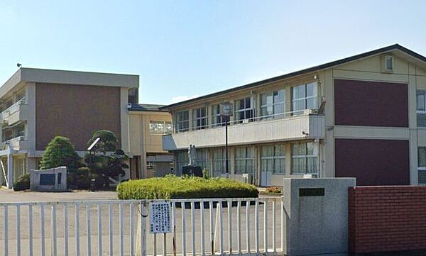結城南中学校まで約4.7km 4700m