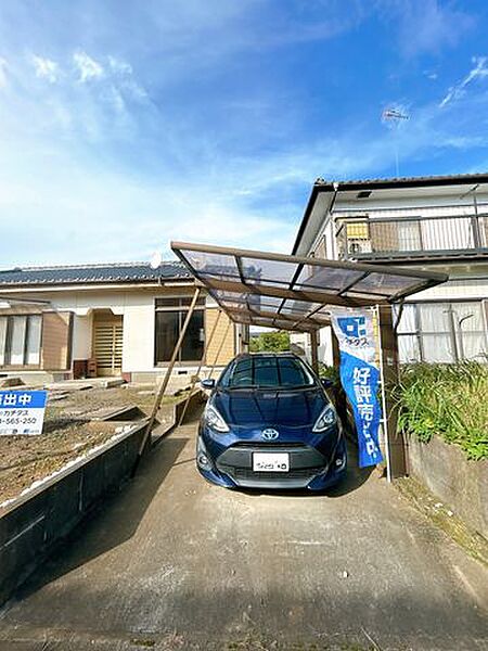 【9/21まで現況販売】駐車場の写真です。カーポートもございますので雨の日でも安心ですね。