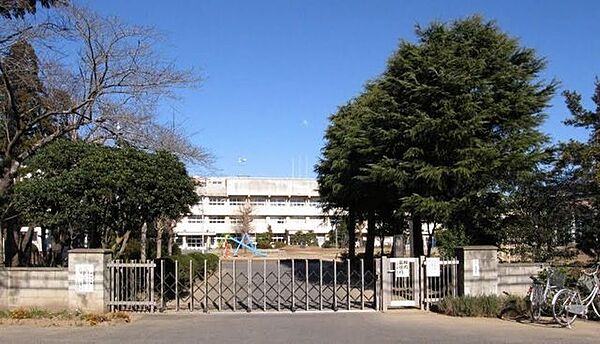 東金市立東 【周辺環境/小学校】東金市立豊成小学校：1.0ｋｍ（徒歩14分）(車2分)お子様の足でも安心の距離ですね。登下校時には子供たちの元気な声が聞こえてきます。帰りが遅くなっても、お家から近い…