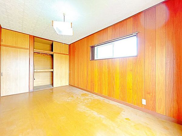 【リフォーム中8/17更新】2階洋室約7.5帖です。ご夫婦の寝室にいかがでしょうか。天井壁クロス貼り替え、フローリング重ね張り、照明交換、他。