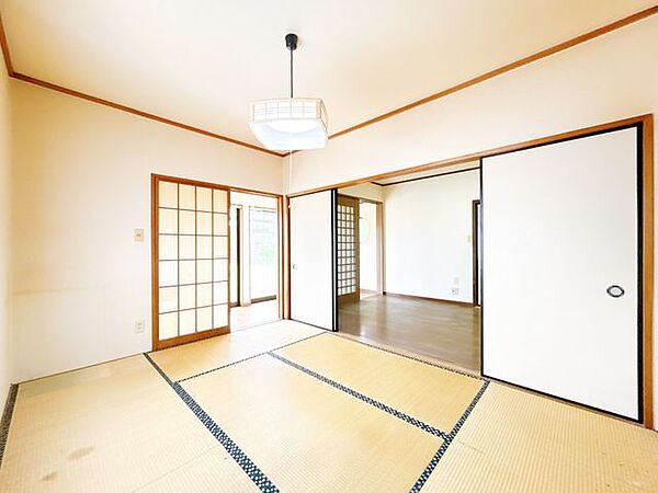 【リフォーム中8/22更新】和室約6帖です。畳からフローリングへ変更します。ご趣味のお部屋もお使いいただけそうです。楽器やトレーニングゲームなどいろいろな用途で使い勝手の良い大きさです。