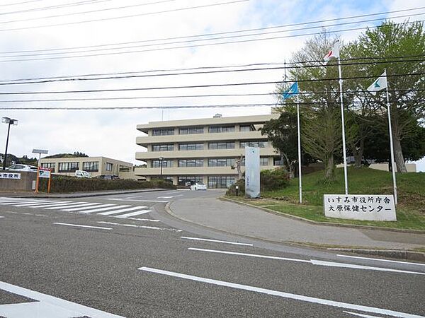 いすみ市役所約7.6km　車17分 7620m