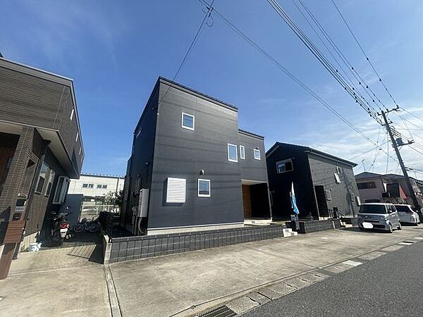 【ハウスクリーニング済】駐車場写真を撮影しました。駐車場は2台可能ですです。間口が広くいので安心して駐車いただけます。