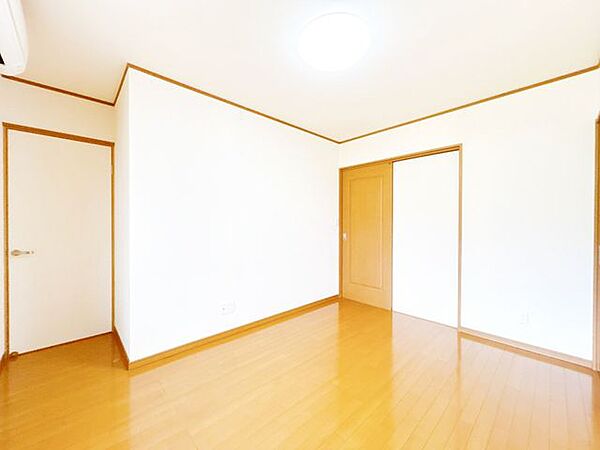 【即引き渡し可】1階7帖の洋室の様子です。お子様のお部屋にいかがでしょうか。