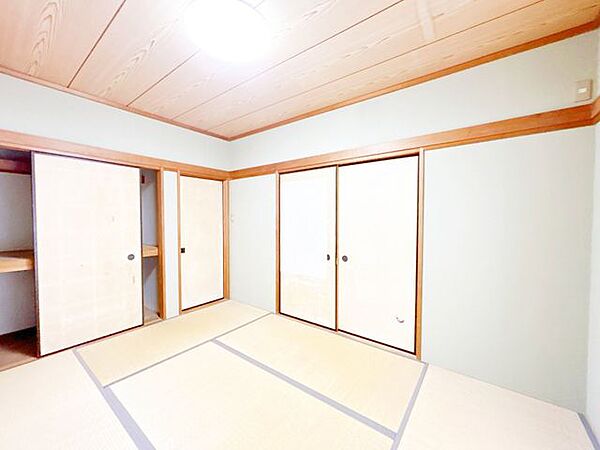 【リフォーム中8/9更新】1階の和室約6帖です。畳からフローリングへ変更します。収納もございますので、掃除機なども仕舞うことができます。