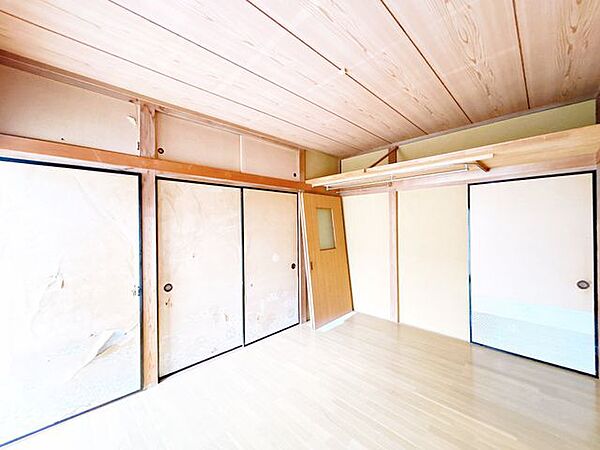 【8/23まで期間限定現況販売】8/24以降はリフォーム住宅として販売します。1階の居室はリビングとつなげるので空間が広くなります。壁クロス貼り替え、フローリング張り替え、照明交換、他。