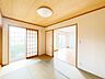 室内：【期間限定10/12まで現況販売】【1階和室】リビングとの扉を開ければ解放感のある空間になりますね。