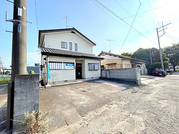 【駐車場】並列三台駐車可能です。