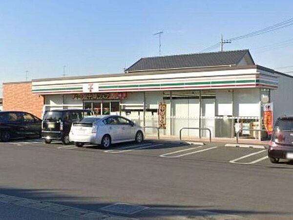 【コンビニ】セブンイレブン館林成島店様まで約800ｍ（徒歩10分）。