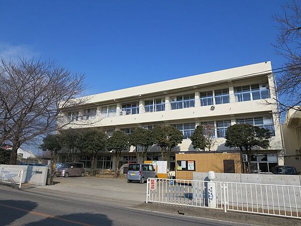 【小学校】第十小学校まで約600ｍ（徒歩8分）。