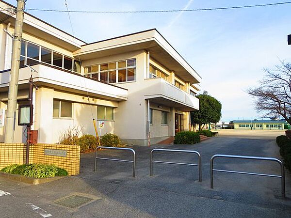 とりせん朝日町店 【小学校】第三小学校まで約1000ｍ(徒歩13分)。 400m