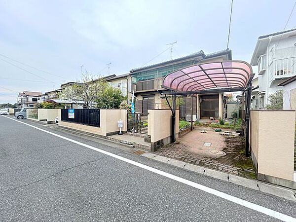 【駐車場】拡張工事を行い、並列3台駐車可能になります。