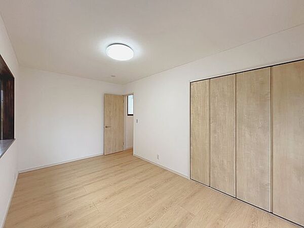 【居室】2階西側約7.5帖の洋室別アングル写真です。
