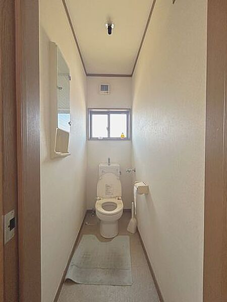【トイレ】2階トイレの写真です。