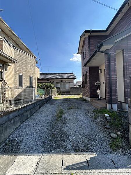 【駐車場】駐車場は縦列で2台お停めいただけます。