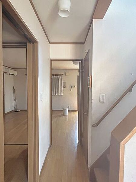【廊下】1階廊下の写真です。