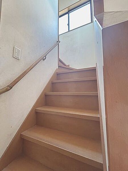 【階段】階段の写真です。