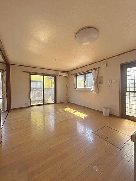 【リビング】約12帖のLDK別アングルからの写真です。
