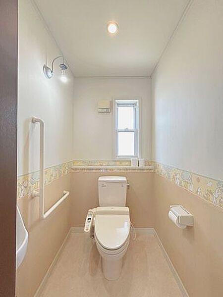【トイレ】2階トイレの写真です。