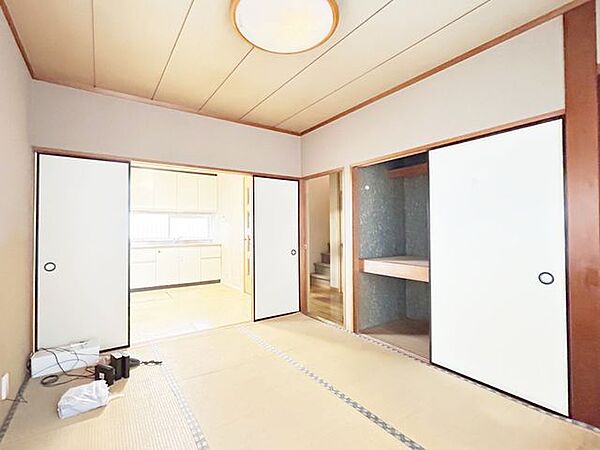 【リフォーム中】1階和室はダイニングと繋げ、12畳の開放感あるリビングに仕上げます。