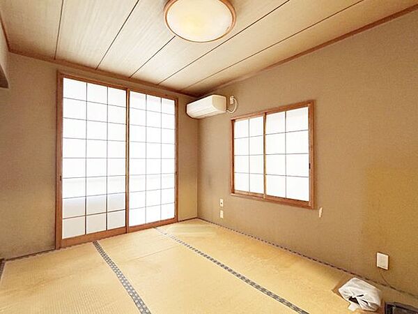 【リフォーム中】床フローリング張り、天井壁クロス張替、照明交換を行います。