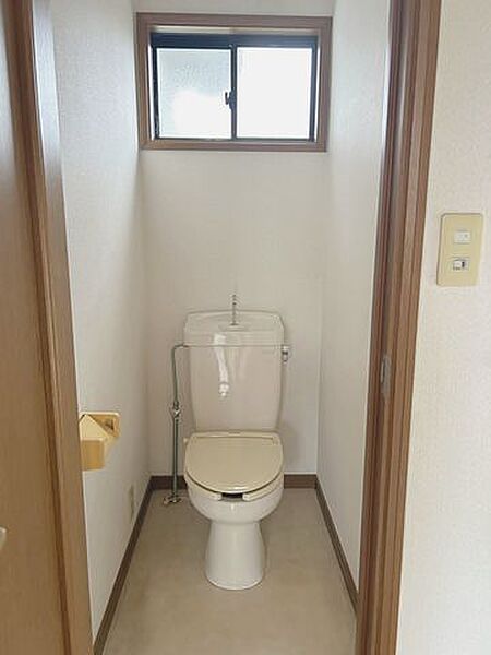 【トイレ】2階トイレの写真です。