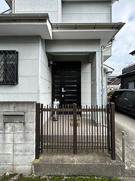 【玄関】玄関外観別アングルの写真です。