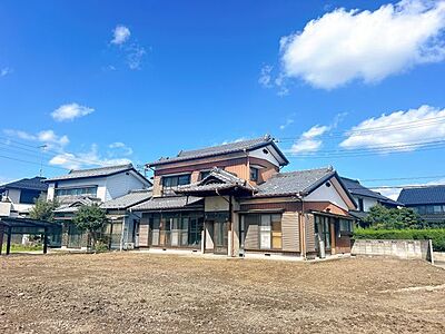外観:【リフォーム中】現地外観写真です。外壁塗装を行います。 外観:【リフォーム中】現地外観写真です。外壁塗装を行います。