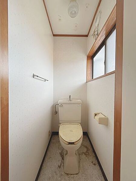 【トイレ】2階トイレの写真です。