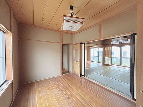 【洋室】1階北側約6帖洋室の別アングル写真です。