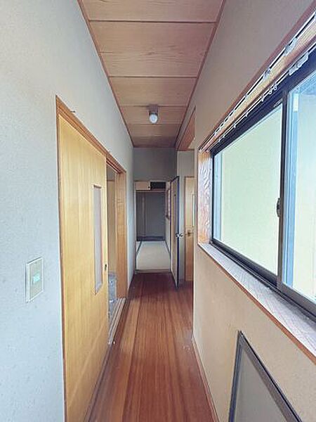 【廊下】2階廊下の写真です。