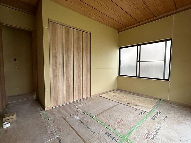 【リフォーム中写真5/19撮影】南東側洋室の別角度です。収納も活用すれば家具の配置も困らなそうですね。