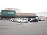周辺：坂東 【スーパー】フレッセイ富塚店様まで約1050ｍ(徒歩14分)。徒歩や自転車でも利用しやすく、忙しい毎日をしっかり支えてくれます。 730m