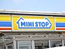 周辺：第四 【コンビニ】ミニストップ伊勢崎除ヶ町店様まで約180ｍ(徒歩3分)。急な買い物やちょっとした用事にも対応しやすい環境です。 970m