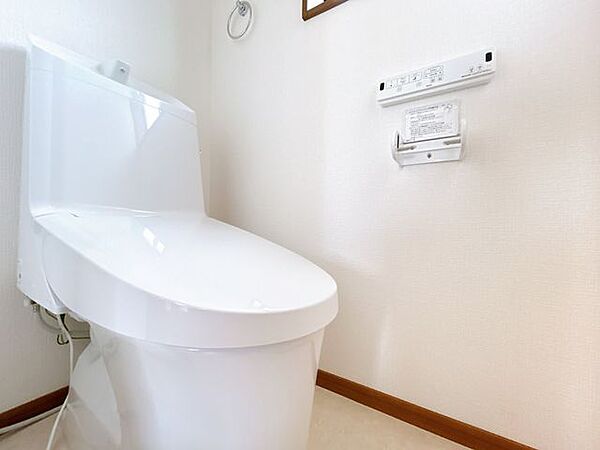 2階トイレ新品交換済みです