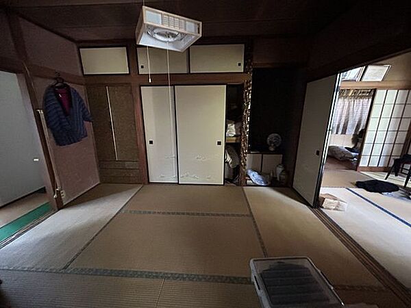 全居室クリーニング、残置物撤去が入ります。