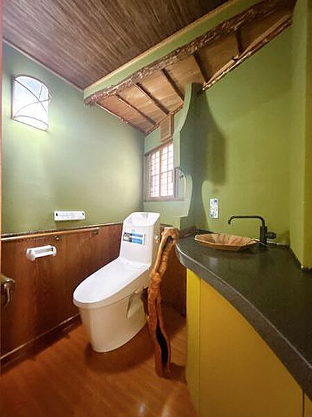 【リフォーム中】2階トイレです。トイレは新品交換しました。おしゃれな和の雰囲気ですね。