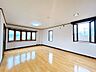 洋室：【リフォーム済】3階南側洋室です。窓が多く日当たりが良いお部屋です。