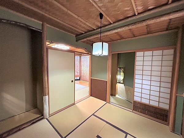 【リフォーム済】1階居室別アングルです。和室のお部屋が多いのでごろ寝にもぴったりですね。