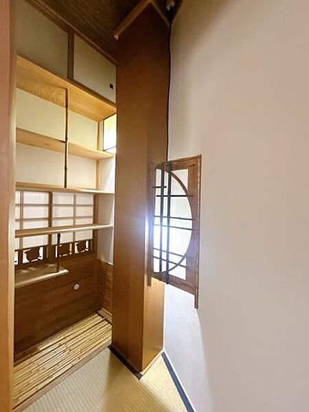 【リフォーム済】1階居室の一角には水屋があります。使い方は様々ですね。