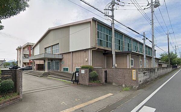 【周辺環境/小学校】高崎市立長野郷中学校まで1.8km（徒歩23分/自転車5分）です。学校行事にも参加しやすい距離に学校があると安心ですね。 1800m