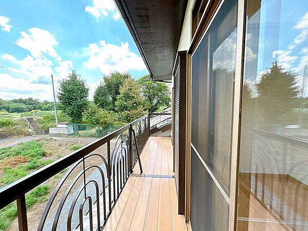 【リフォーム済】バルコニーです。南向きのバルコニーなのでお洗濯にもぴったりですね。