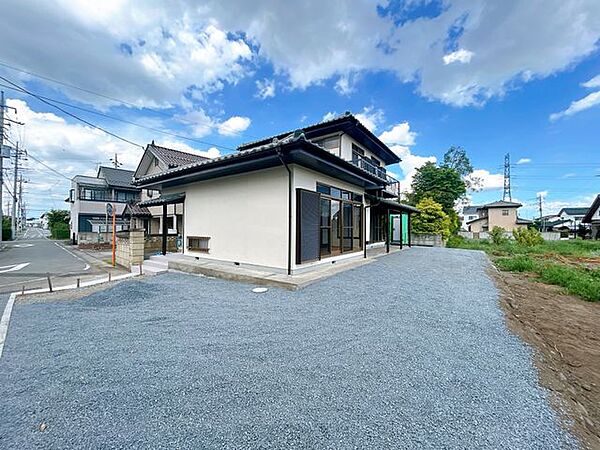 【リフォーム済】お庭です。庭木伐採、砕石敷き込みを行いました。南面にお庭があると明るくて良いですね。