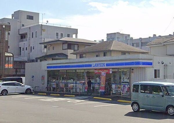 【周辺環境/コンビニ】ローソン高崎片岡一丁目店様まで700ｍ（徒歩9分）24時間営業のコンビニは、困ったときの大きな味方です。