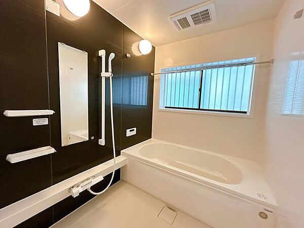 【リフォーム済】ユニットバスは新品に交換しました。お子様やペットとゆったり入れる1620サイズです。